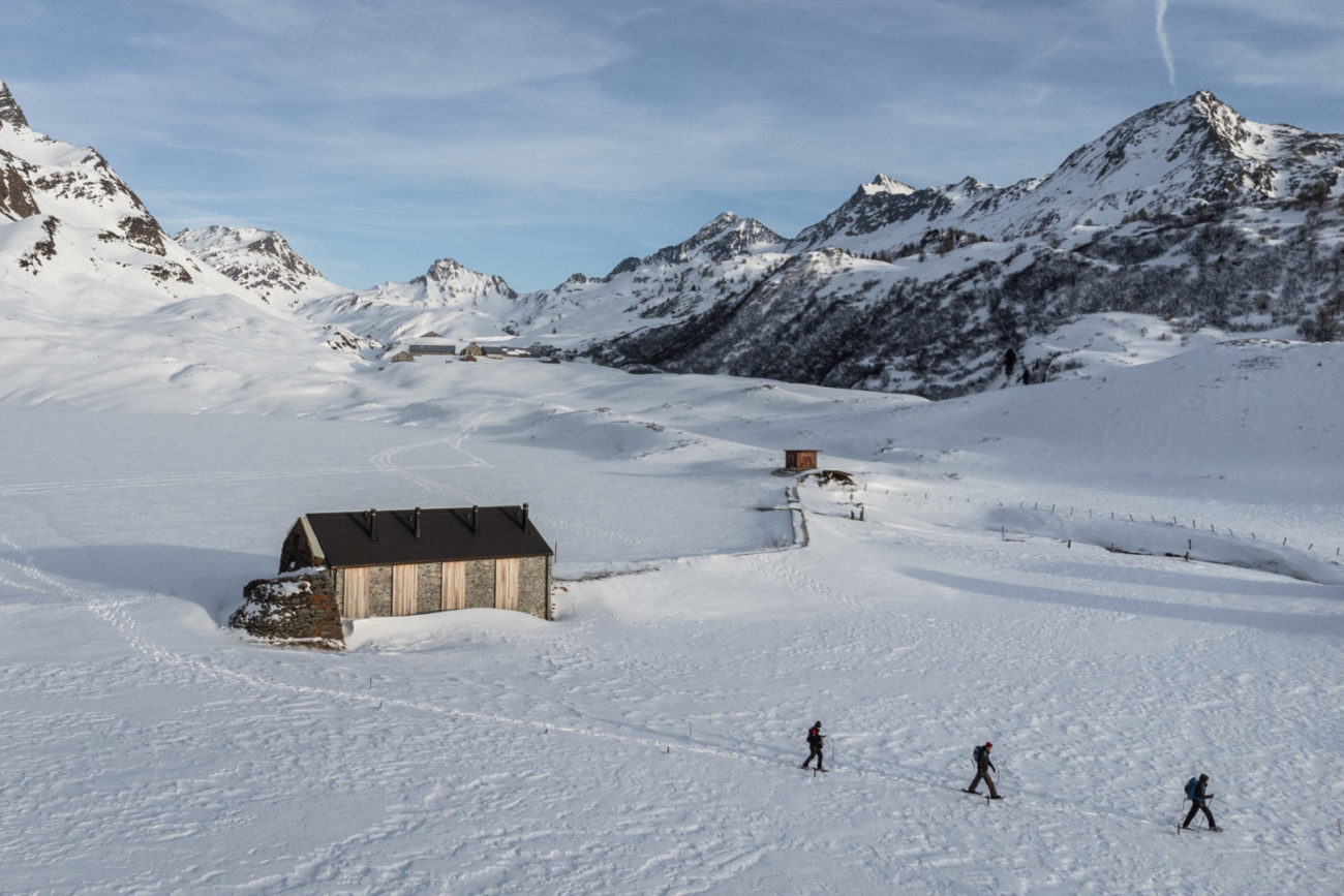 Cadagno: innevamento, neve ad alta quota. Nella foto la neve avvolge le montagne dalla Val Piora, Leventina. Nel dettaglio una veduta aerea panoramica su Cadagno.
© Ti-Press / Massimo Piccoli