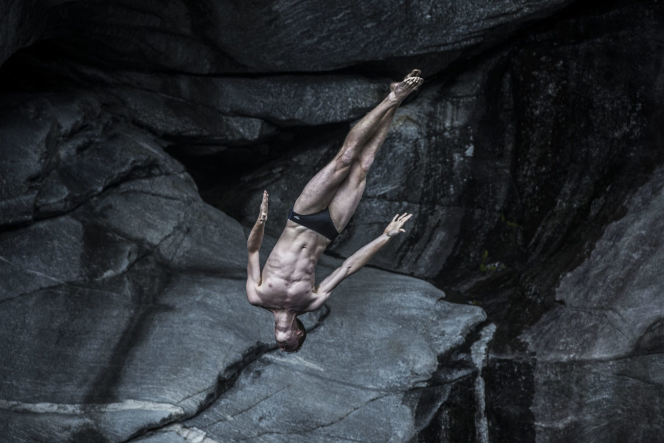 Ponte Brolla: tuffi, WHDF  International Cliff Diving Championship. Nella foto, Liam Atkins (AUS), 2o classificato,  in azione dai 20 m, tra le roccie del Fiume Maggia a Ponte Brolla. © Keystone / Ti-Press / Samuel Golay