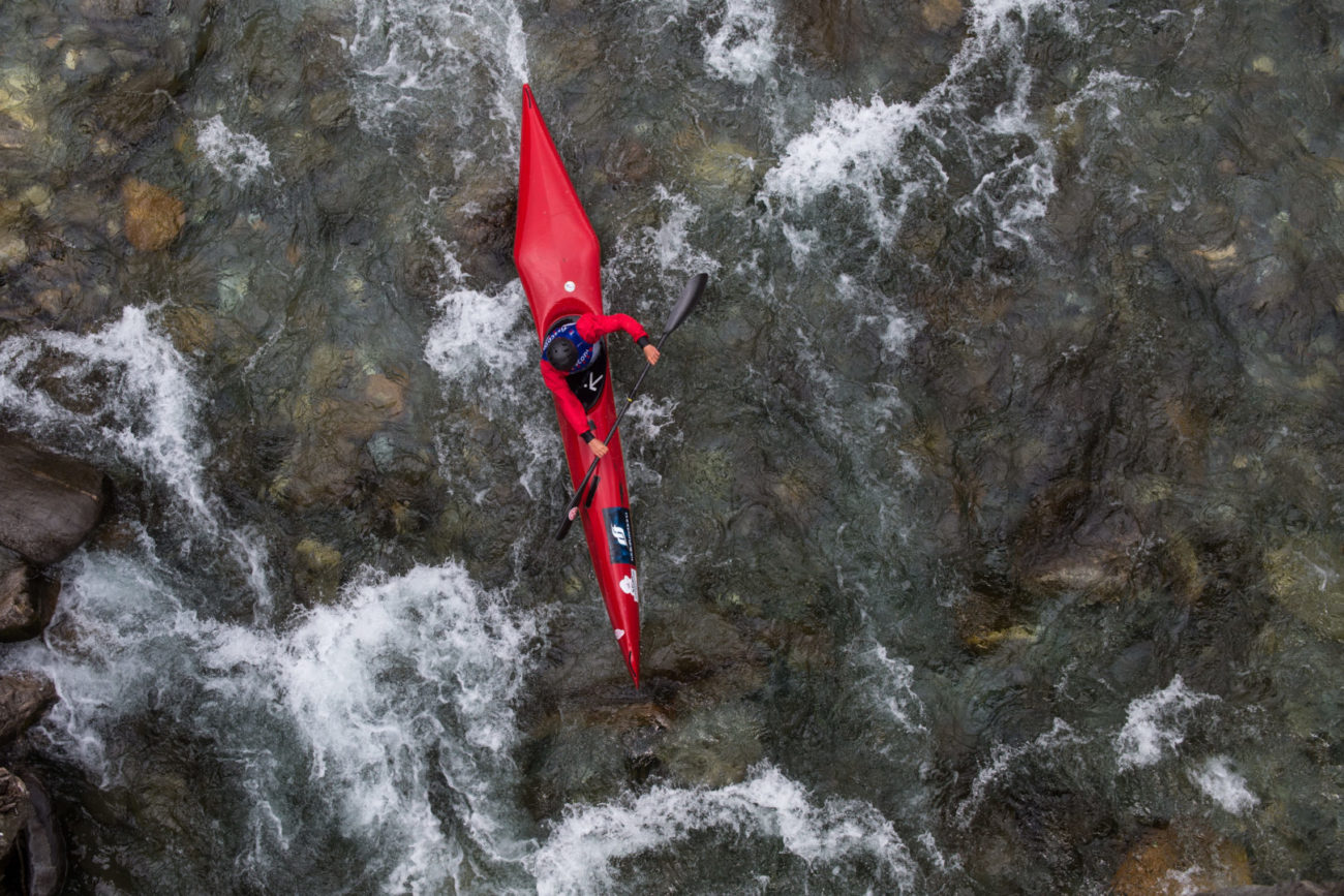 Roveredo (GR): canoa Ticino Moesa 2016 gara di canoa sul fiume Moesa. Nella foto un momento della gara con uno dei concorrenti in azione sul fiume.     ©Ti-Press / Gabriele Putzu