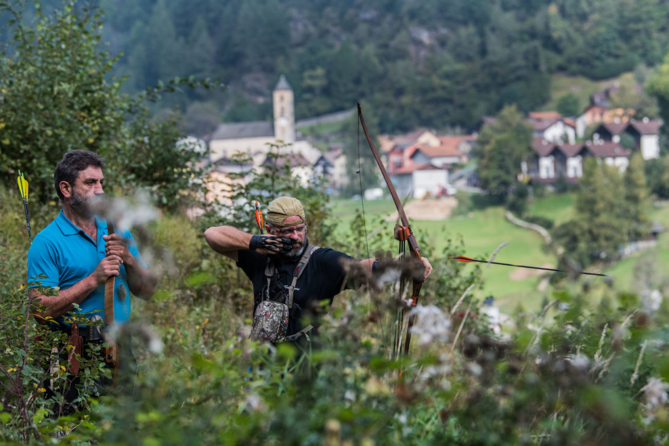 Quinto: Tiro con l'arco, Campionati Svizzeri tiro instintivo di tipo 3D. Nella foto, un momento della copetizione dei campionati Svizzeri di tiro instintivo di tipo 3D presso il Parco arcieristico "Fauna da Varenz". © Keystone / Ti-Press / Samuel Golay