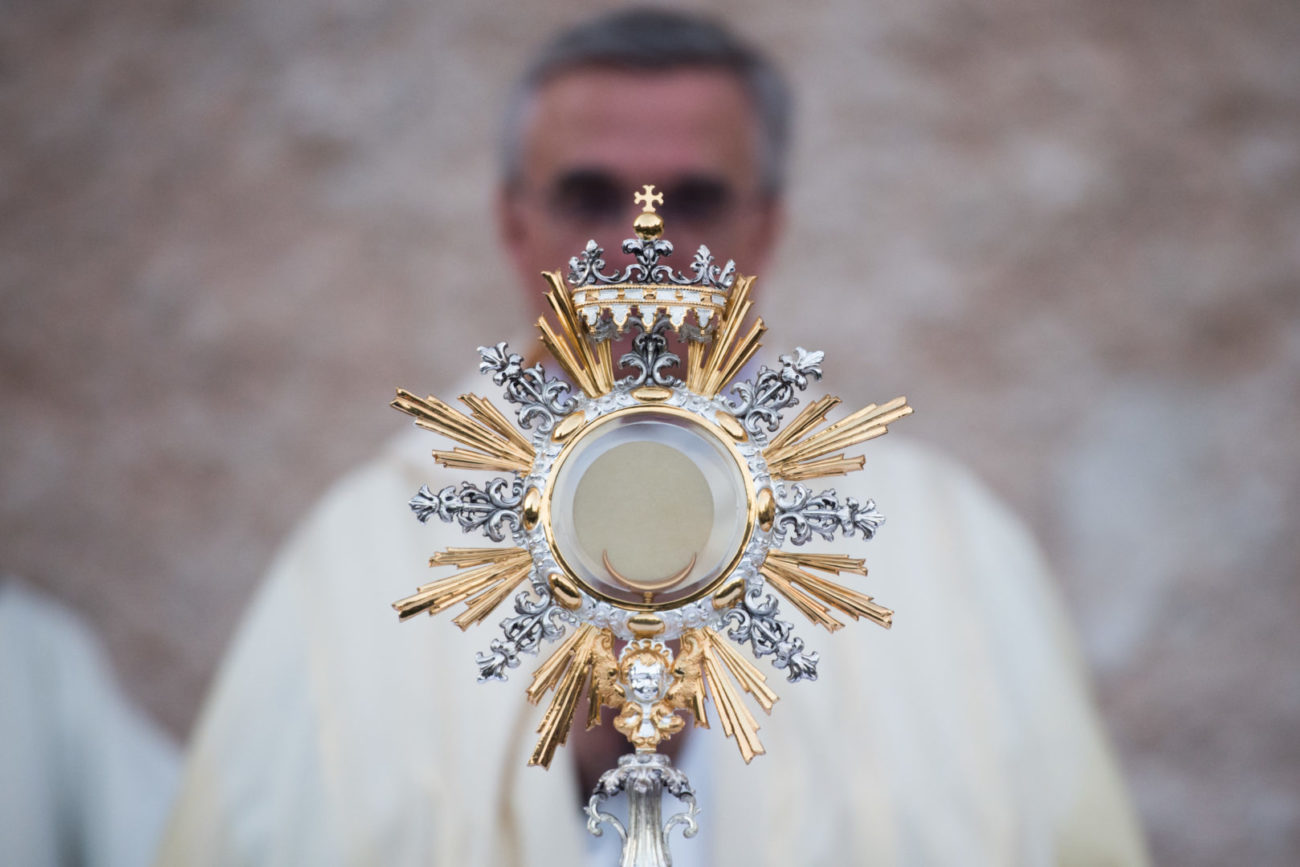 Lugano: Solennità del Corpus Domini . Nella foto la cerimonia presieduta dal Vescovo Valerio Lazzeri, Solennità del Corpus Domini, con processione dalla Chiesa della Trasfigurazione di Breganzona alla Chiesa San Nicolao Besso.
© Ti-Press / Alessandro Crinari