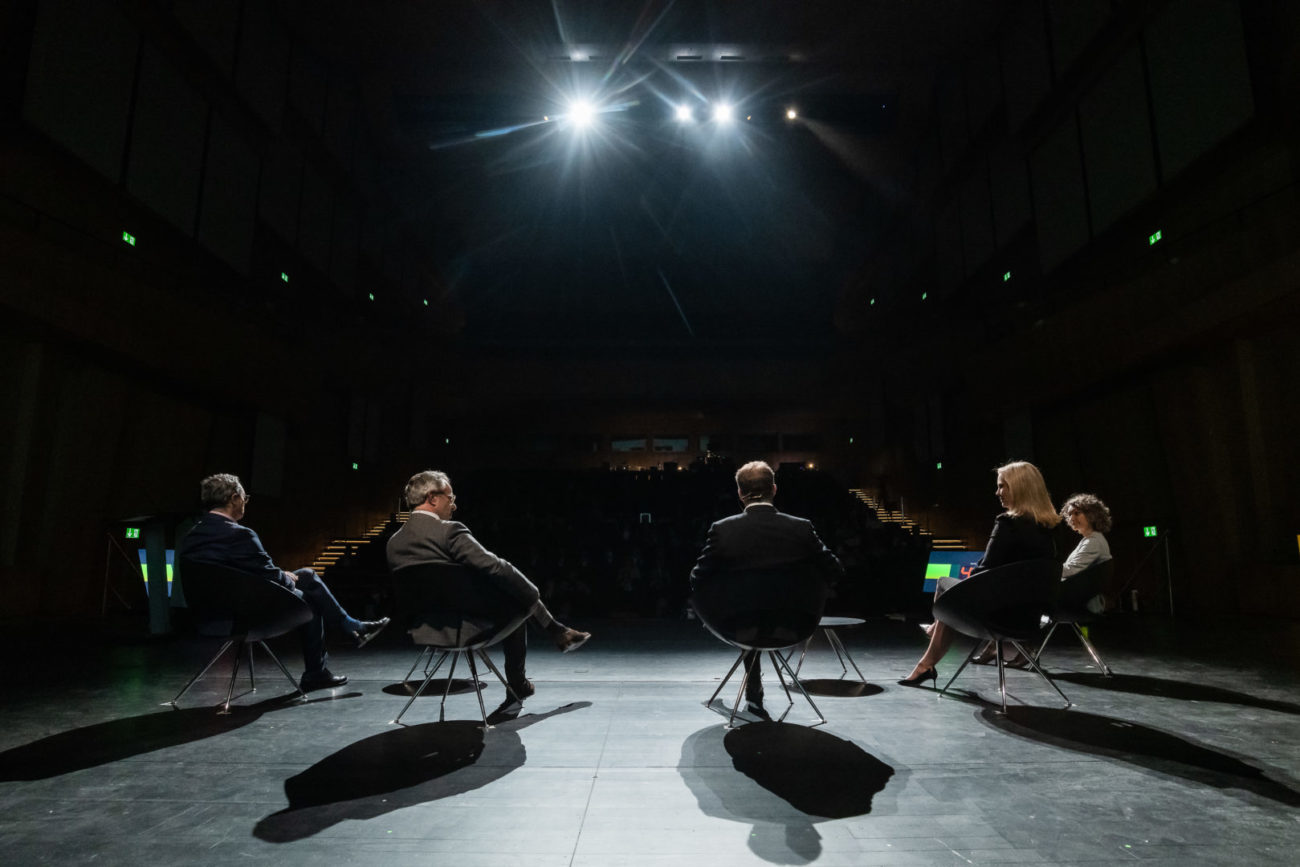 Lugano: EHMA 2022, Educational Day. Nella foto, da destra, Miranda Sorgente, Love Management, Shannon Knapp, President & CEO The Leading Hotels of the World, Roland Fasel, COO Aman Resorts, Jan Brucker, Managing Director Swiss Deluxe Hotels e Antonello De Medici, Director of Operatiopns Rocco Forte Hotels, durante un momento dell'evento.
© Ti-Press / Elia Bianchi