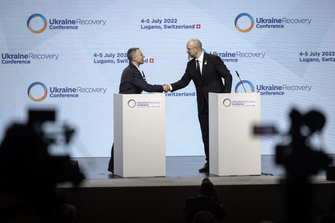 Lugano: Ukraine Recovery Conference 2022, conferenza stampa conclusiva. Nella foto, da sinistra, il presidente della Confederazione Ignazio Cassise il primo ministro Ucraino Denys Shmyhal, durante la conferenza stampa conclusiva, presso il Palazzo dei Congressi, Ukraine Recovery Conference 2022 URC2022.
© Ti-Press / Massimo Piccoli