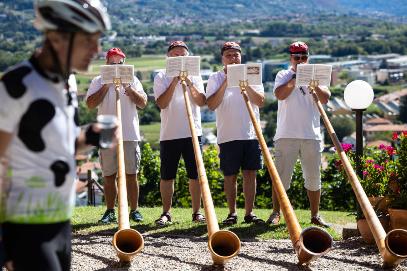 Mendrisio: La Belvedere 2022, pedalata ciclostorica non competitiva. Nella foto biciclette e costumi d'epoca sulle strade del Mendrisiotto. © Ti-Press / Massimo Piccoli